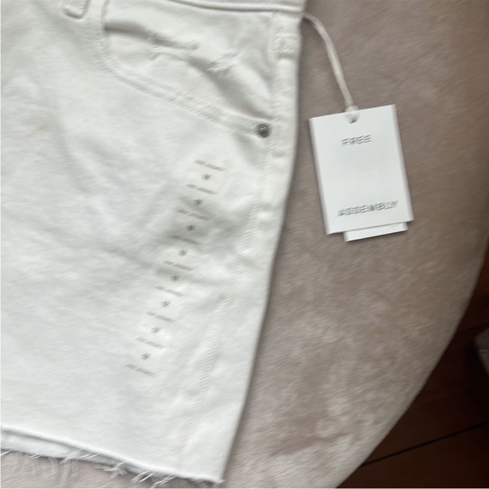 Summertime NWT (Flaw) Sz 12 Free Assembly White Denim Shorts - Picture 7 of 10